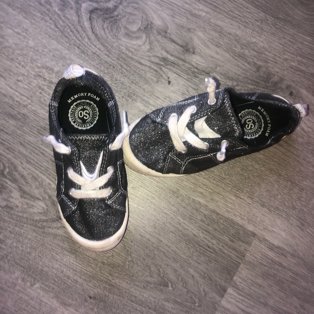 Like new. Slip on sneakers, black & silver